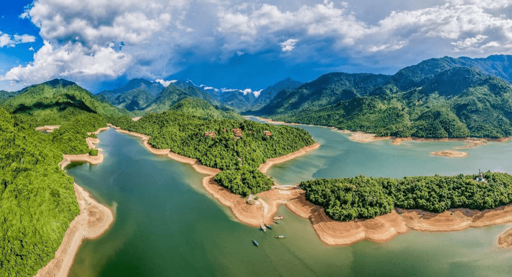 4 Captivating lakes that enrich your Central Vietnam journey